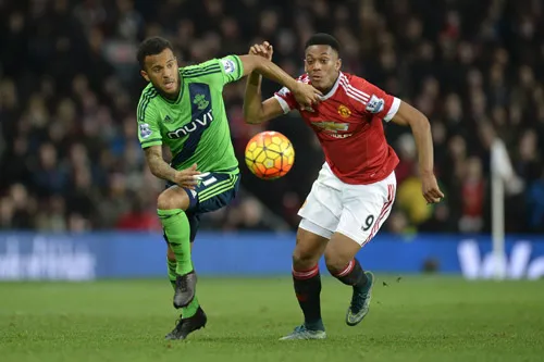 Man.United thua “bạc nhược” Southampton, Liverpool nghẹt thở thắng Norwich City