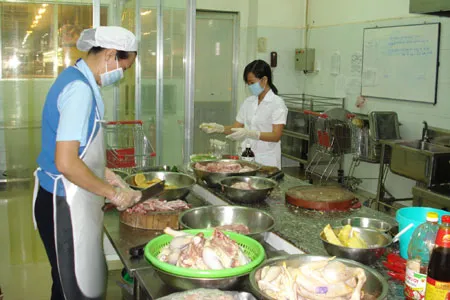 TPHCM: Phát hiện hơn 600 cơ sở vi phạm an toàn thực phẩm