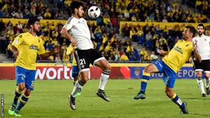 Kết quả bóng đá (29/1): HLV Neville thở phào khi Valencia vào bán kết cúp Nhà vua