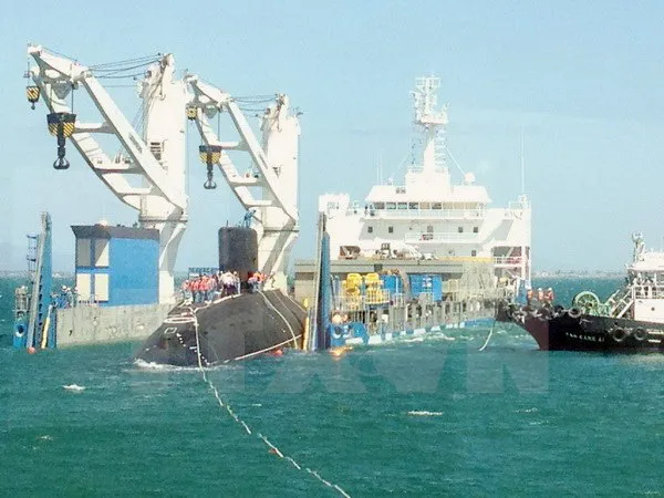 Điểm tin 24 giờ - 3/2/2016: Tàu ngầm lớp Kilo thứ 5 đã vào vịnh Cam Ranh an toàn