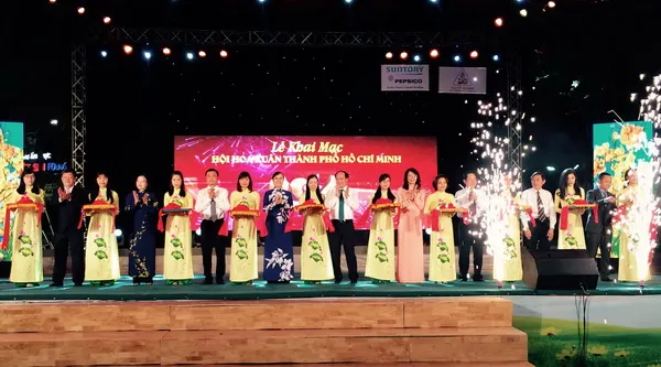 Tưng bừng khai Hội hoa Xuân Bính Thân 2016