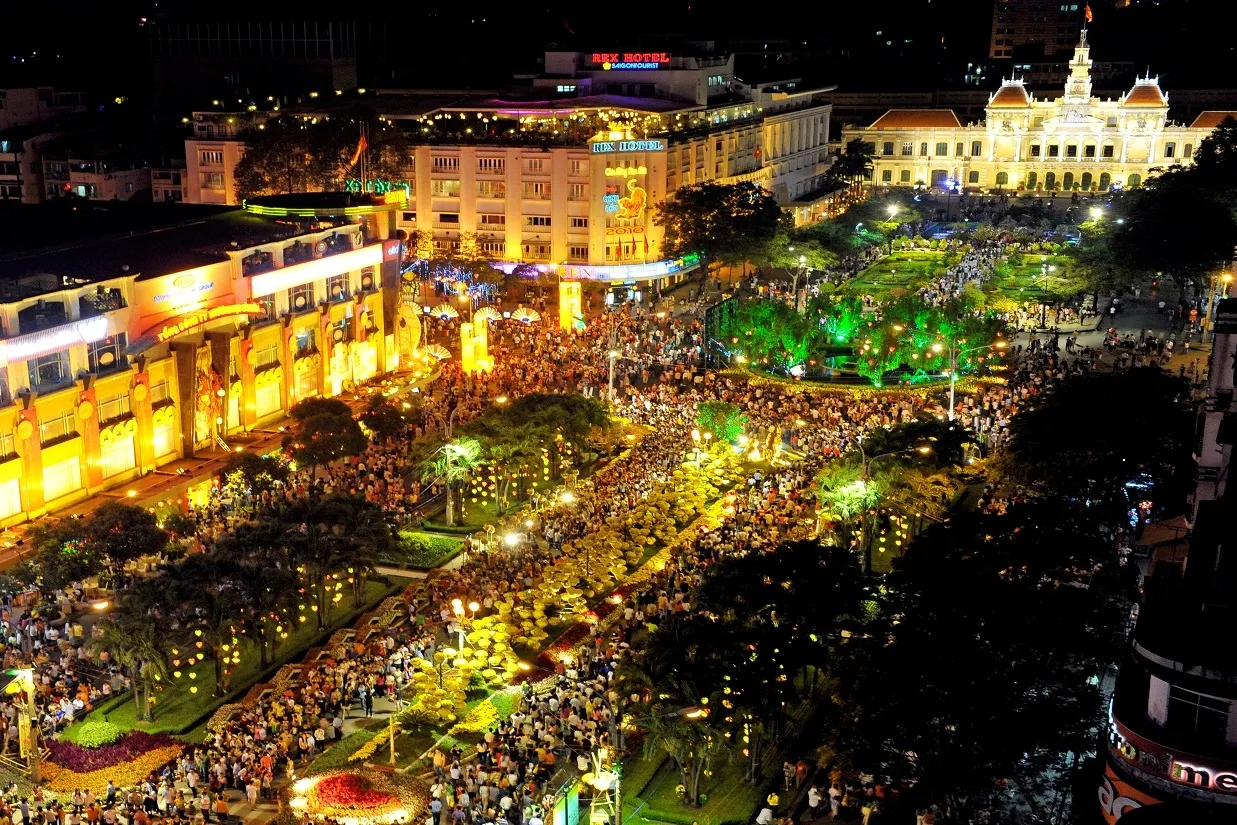 8 điểm giữ xe 5.000 đồng cho khách tham quan Đường hoa Tết Bính Thân