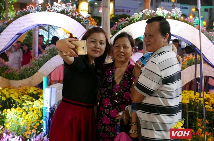 Du xuân đầu năm Bính Thân 2016