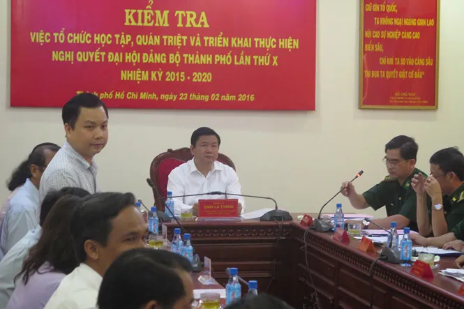 Bí thư Thành ủy Đinh La Thăng làm việc với Đảng ủy Bộ đội Biên phòng thành phố