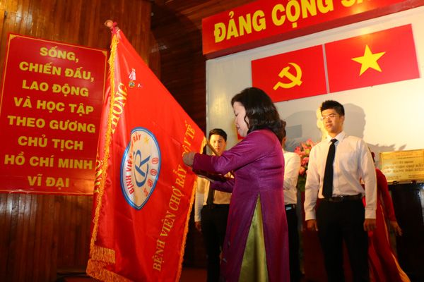 Bệnh viện Chợ Rẫy đón nhận huân chương lao động hạng Nhất
