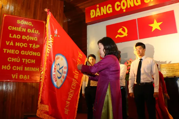 Bệnh viện Chợ Rẫy đón nhận huân chương lao động hạng Nhất