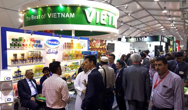 Vinamilk ký hợp đồng trị giá hàng chục triệu USD ngay ngày đầu tiên hội chợ Gulfood 2016