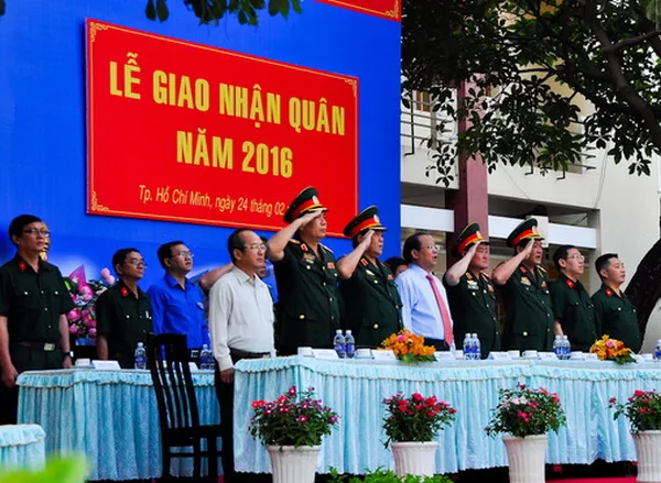 Hơn 4.000 thanh niên thành phố hăng hái lên đường nhập ngũ
