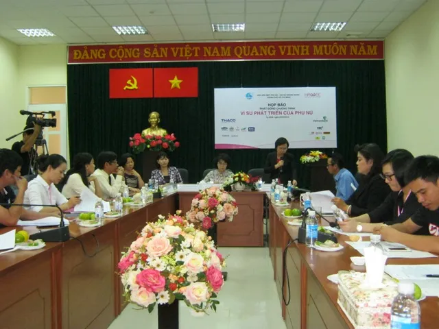 5.000 người tham gia đi bộ vì sự phát triển của phụ nữ