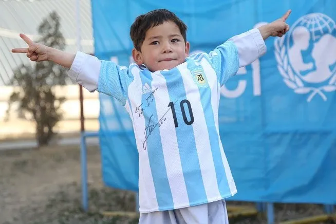 Siêu sao Messi biến ước mơ của cậu bé Afghanistan thành sự thật