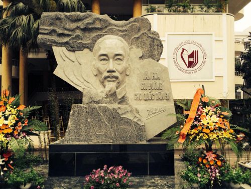 Hồ Chí Minh – Văn hóa soi đường cho quốc dân đi”