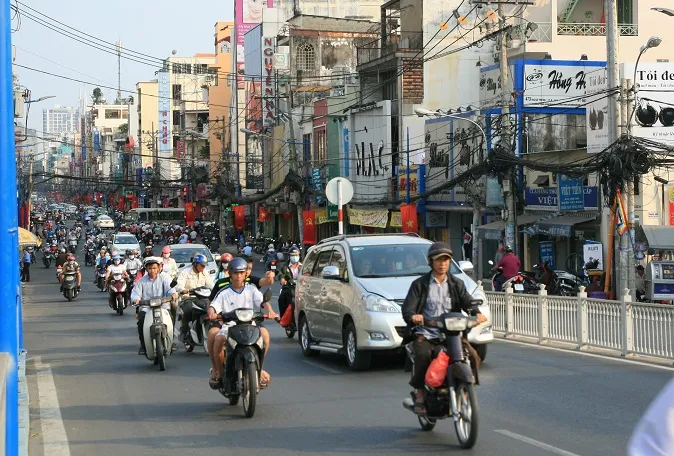 Từ hôm nay, xe hơi được chạy tối đa 60km/h trong khu đông dân cư