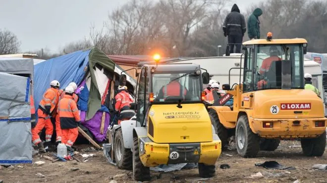 Pháp tháo dỡ các trại tị nạn ở Calais