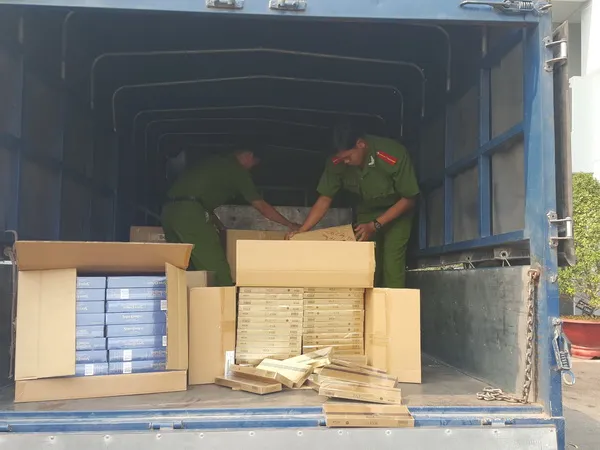 Bắt đường dây vận chuyển thuốc lá lậu với số lượng khủng
