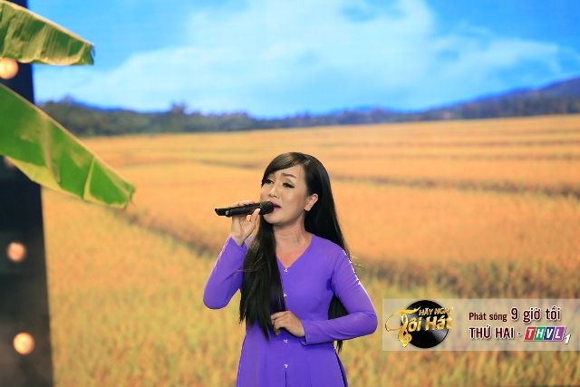 Hà Vân gây xúc động với hit Trách ai vô tình”