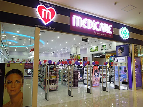 Bỏ ngỏ thuốc bày bán trong các siêu thị