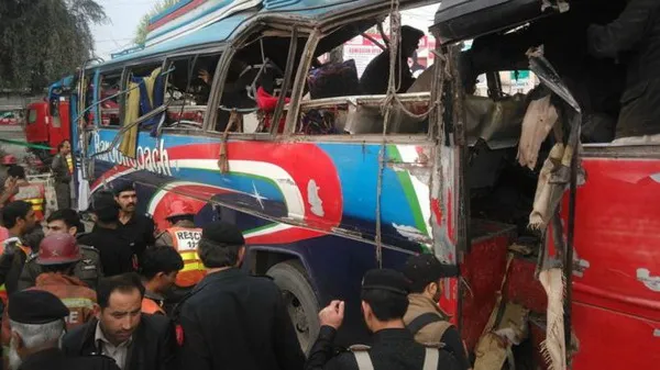 Pakistan: Xe buýt phát nổ, gần 50 người thương vong