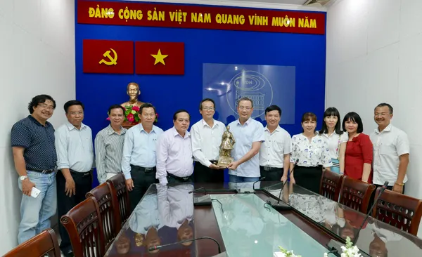 Lãnh đạo Đài VOH tiếp đoàn công tác Đài PT-TH Nam Định