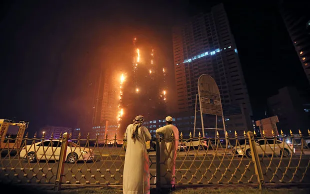 Tòa nhà cao tầng Ả Rập Saudi chìm trong hỏa hoạn