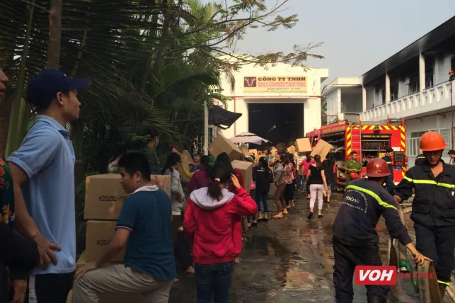 [VIDEO] TPHCM: Lại cháy lớn, thiêu rụi 2.000 m2 xưởng may