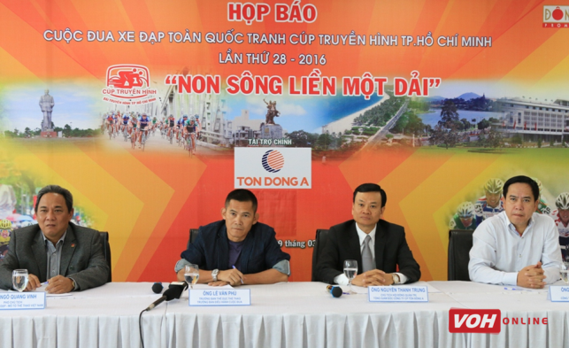 Các tay đua tranh tài gần 2.100 km qua 19 chặng
