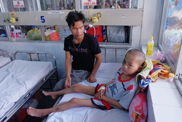 Phát hiện sán dãi heo trong não bé trai 