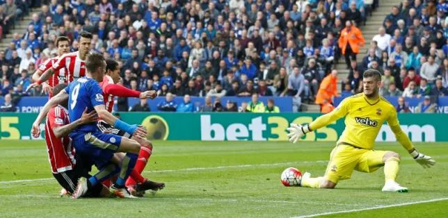 Kết quả bóng đá (4/4): Leicester bỏ xa Tottenham - MU thắng khít khao Everton