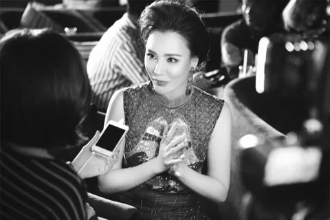 Ngắm Hồ Quỳnh Hương rạng ngời ngày trở lại với âm nhạc