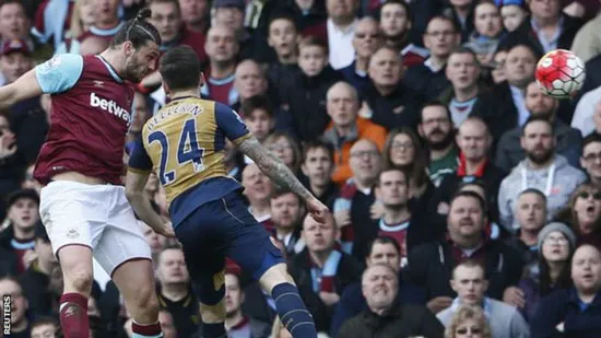 Kết quả bóng đá (9/4): Dẫn trước 2-0 vẫn không thắng West Ham, Arsenal tự loại mình