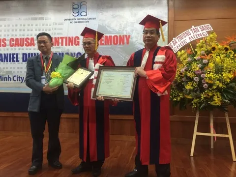 Phong hàm Giáo sư Danh dự cho bác sỹ Việt kiều