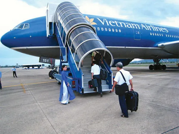 TPHCM: Cháy vé tàu, máy bay tăng chuyến dịp lễ 30/4