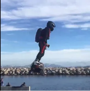 Bay như Iron Man