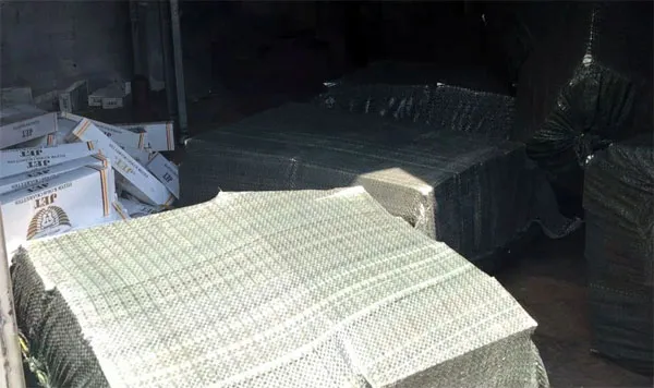Bắt 2 đối tượng buôn lậu thuốc lá ngoại