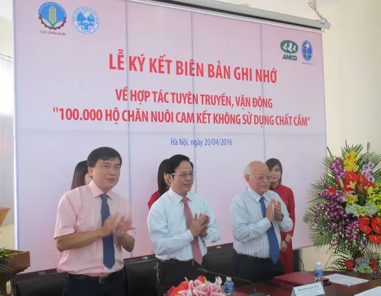 Triển khai chương trình vận động, tuyên truyền 100.000 hộ chăn nuôi cam kết không sử dụng chất cấm