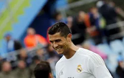 Ronaldo dính chấn thương, nguy cơ lỡ hẹn trận Real - Man City