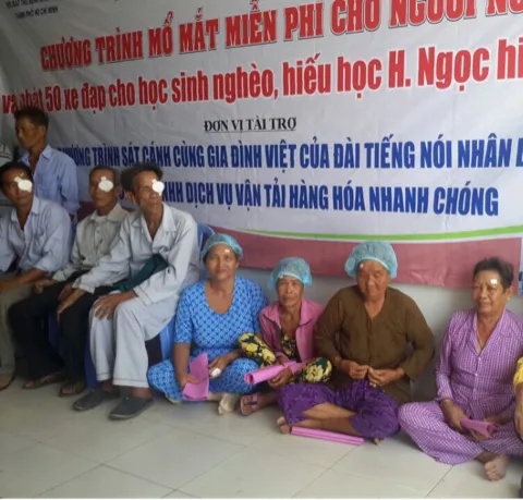Sát cánh cùng gia đình Việt: Tài trợ mổ mắt cho 300 bệnh nhân nghèo tỉnh Cà Mau