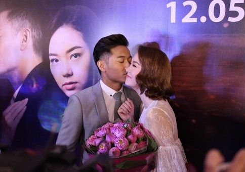 Quý Bình bất ngờ tỏ tình và hôn Minh Hằng