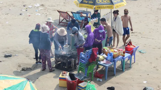 Từ hôm nay 26/4, Vũng Tàu cấm buôn bán, sử dụng đồ ăn trên bãi biển