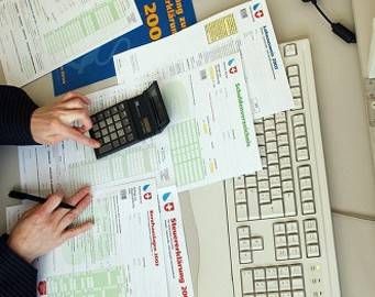 Khai giảm doanh thu để trốn thuế
