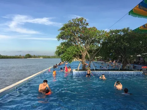 Bé trai đuối nước ở KDL cao cấp vùng ven Sài Gòn