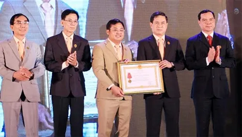 Công ty cổ phần Phân bón miền Nam đón nhận Huân chương Lao động hạng Nhất