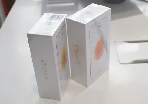 Điểm tin sáng - 13/05/2016: iPhone SE chính hãng bán tại Việt Nam, giá từ 11,49 triệu đồng 