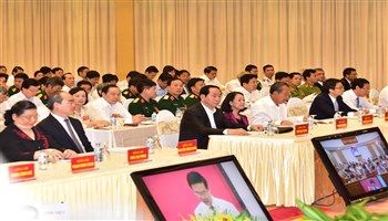 Học tập và làm theo tấm gương đạo đức Hồ Chí Minh: Công việc tự giác, thường xuyên