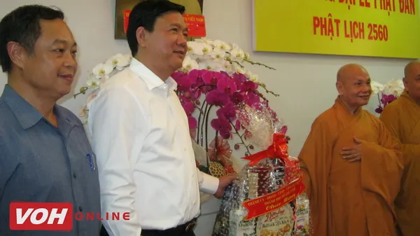 Bí thư Đinh La Thăng thăm chúc mừng Đại lễ Phật Đản
