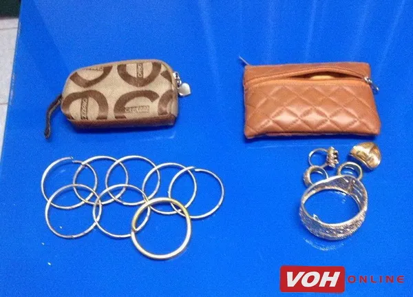 Lôi kéo mua bán nữ trang để lừa đảo