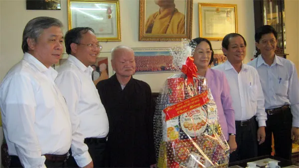 Lãnh đạo TPHCM thăm, chúc mừng các cơ sở Phật giáo