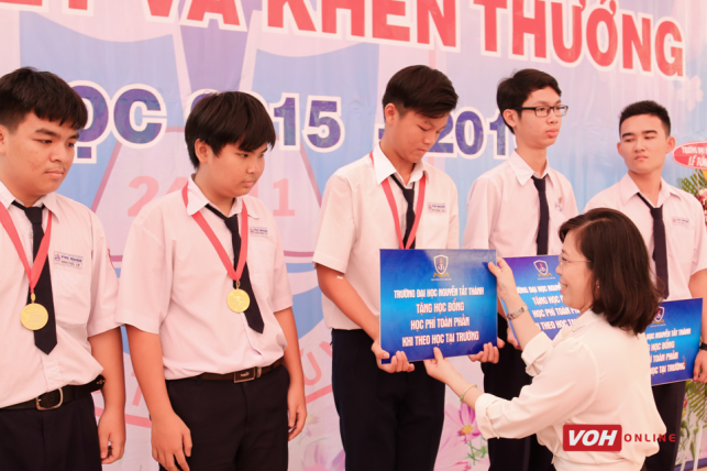 Miễn giảm học phí cho thí sinh các tỉnh bị thiệt hại do cá chết