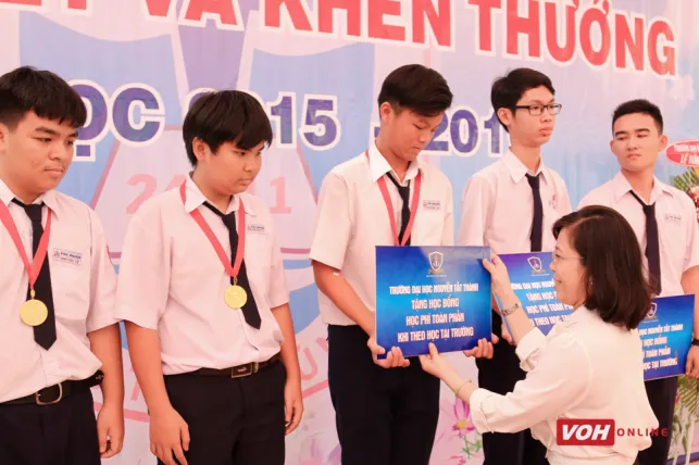 Miễn giảm học phí cho thí sinh các tỉnh bị thiệt hại do cá chết