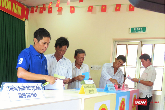 Sôi động ngày bầu cử tại TPHCM