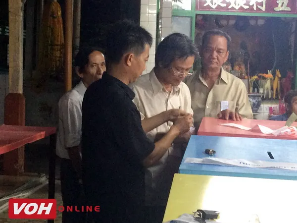 19 giờ tối 22/5, bắt đầu kiểm phiếu bầu cử